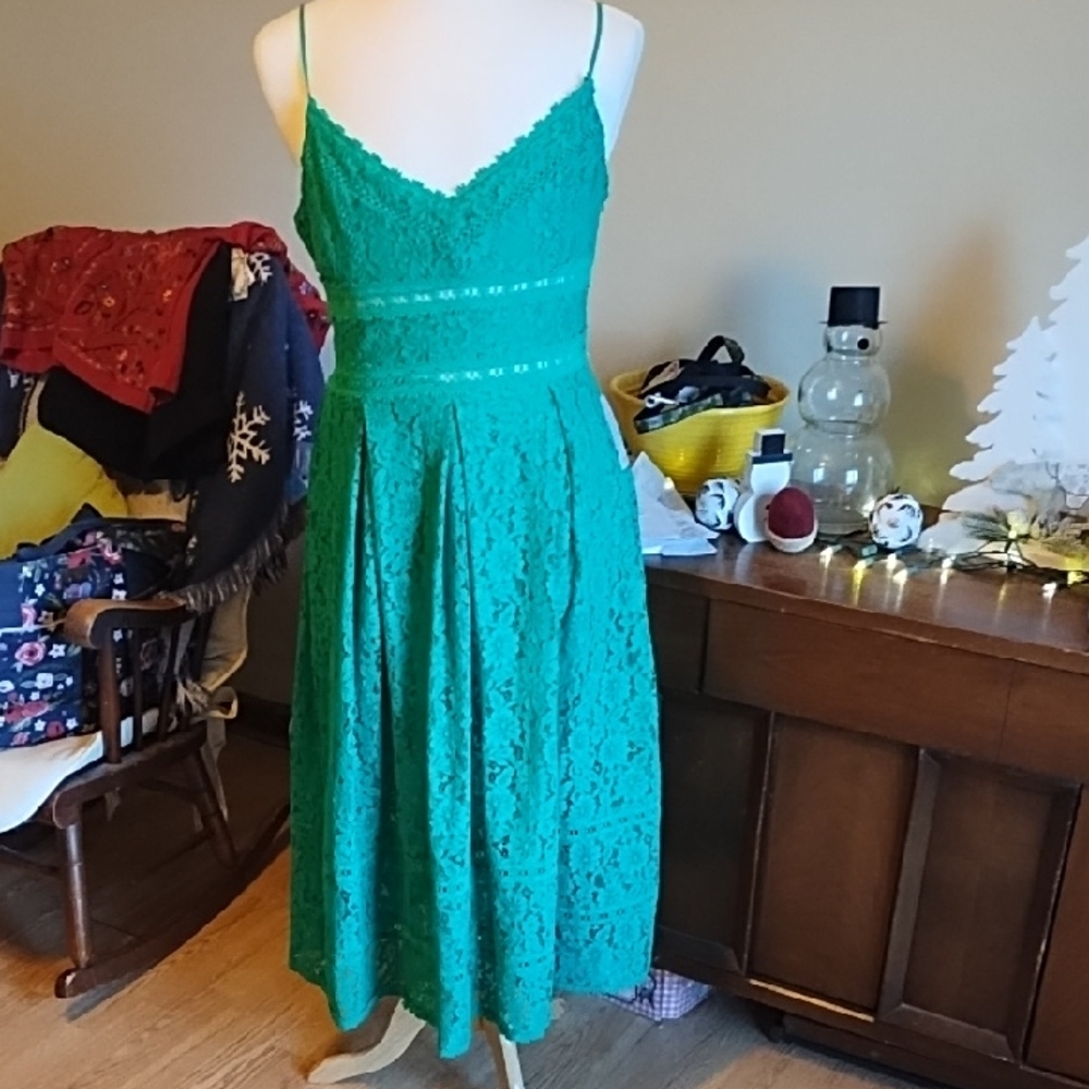 NSR Vibrant Green Lace Midi Dress